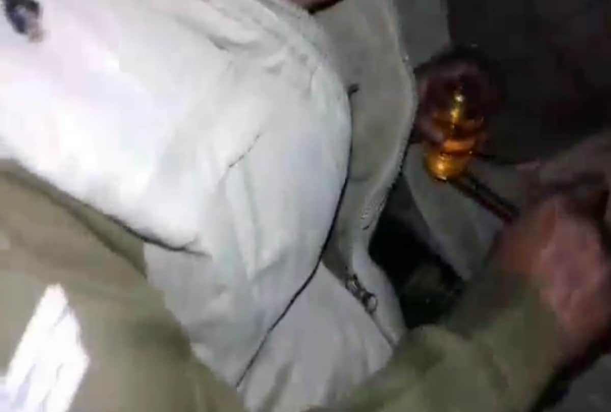 up policemen drinking alcohol in service cab on duty in ghaziabad  
