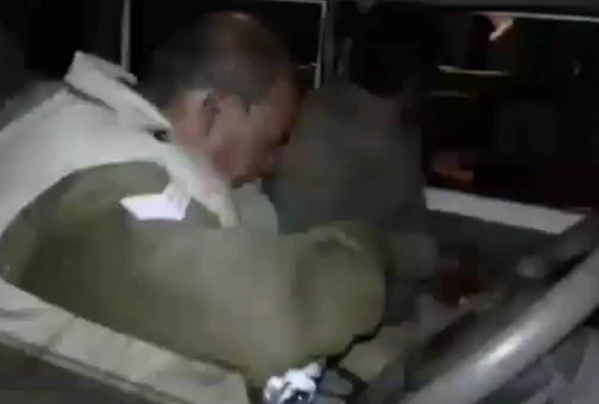 up policemen drinking alcohol in service cab on duty in ghaziabad  