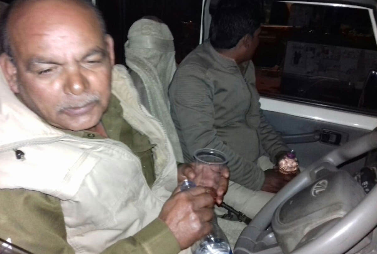 up policemen drinking alcohol in service cab on duty in ghaziabad  