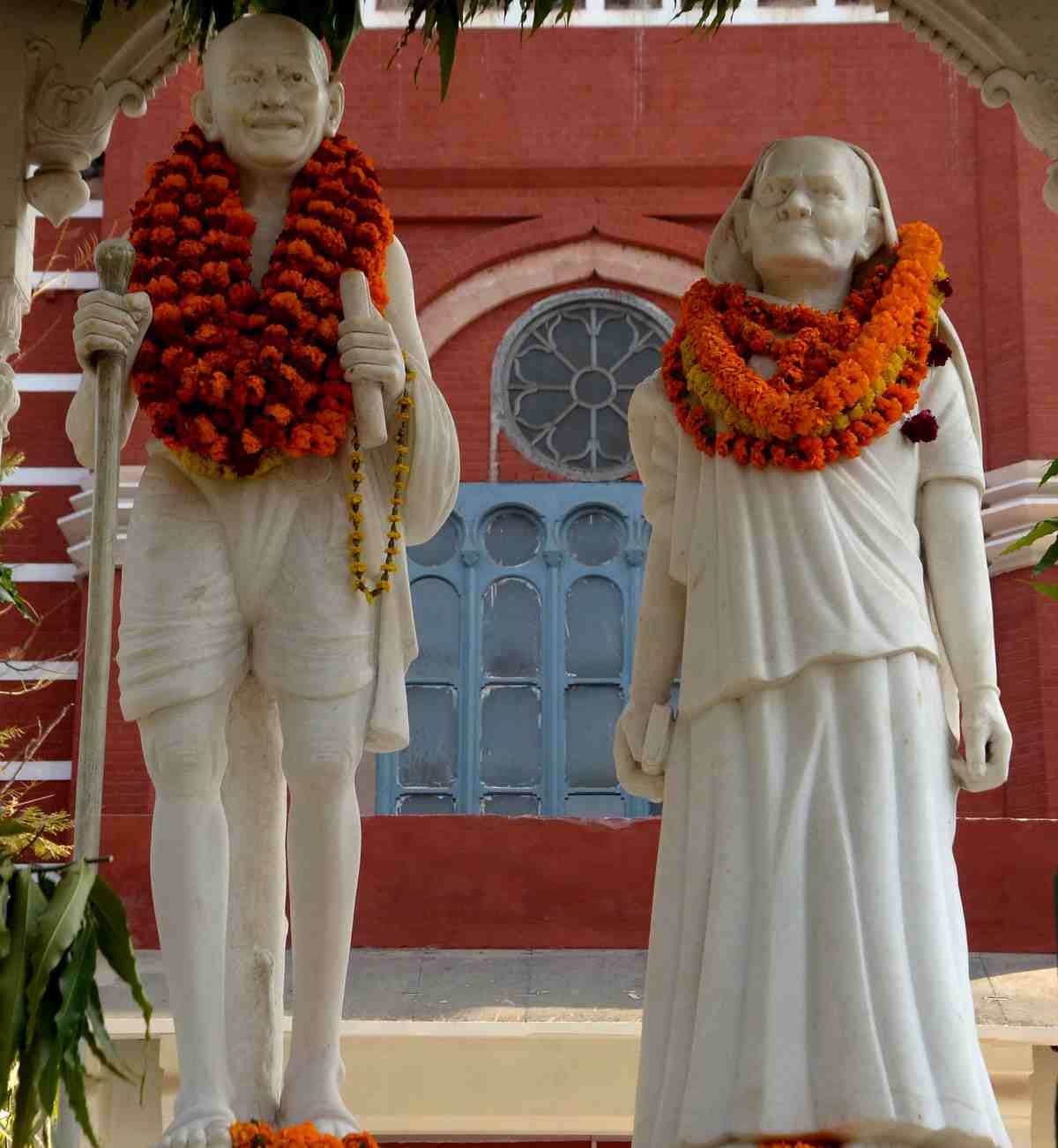 Mahatma gandhi remember on death anniversary in varanasi