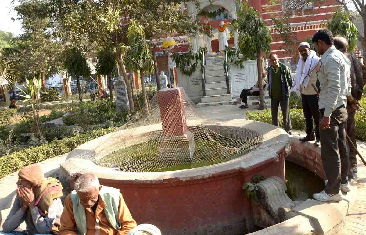 Mahatma gandhi remember on death anniversary in varanasi