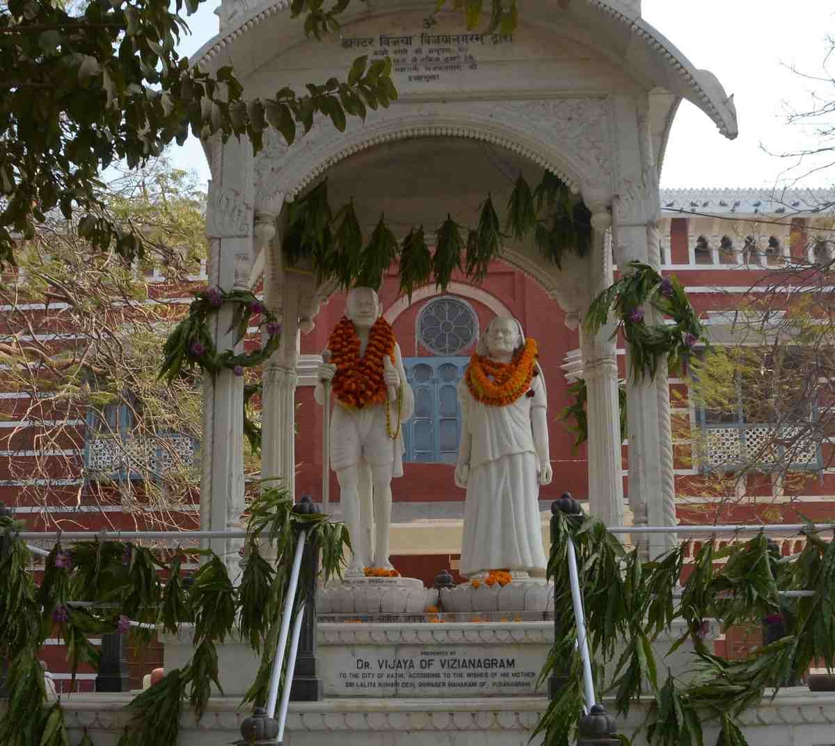 Mahatma gandhi remember on death anniversary in varanasi