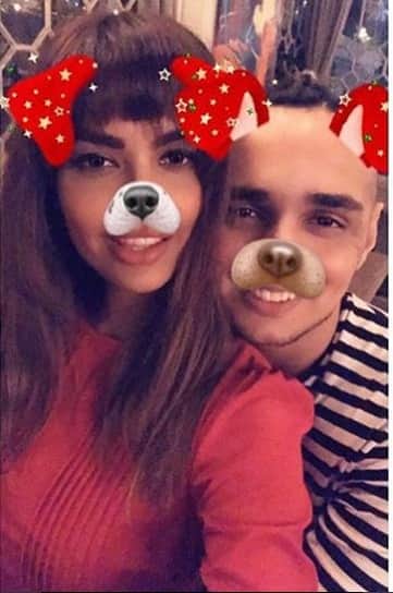 Esha Gupta share hangout picture With 18 year old Boy aly raza beig