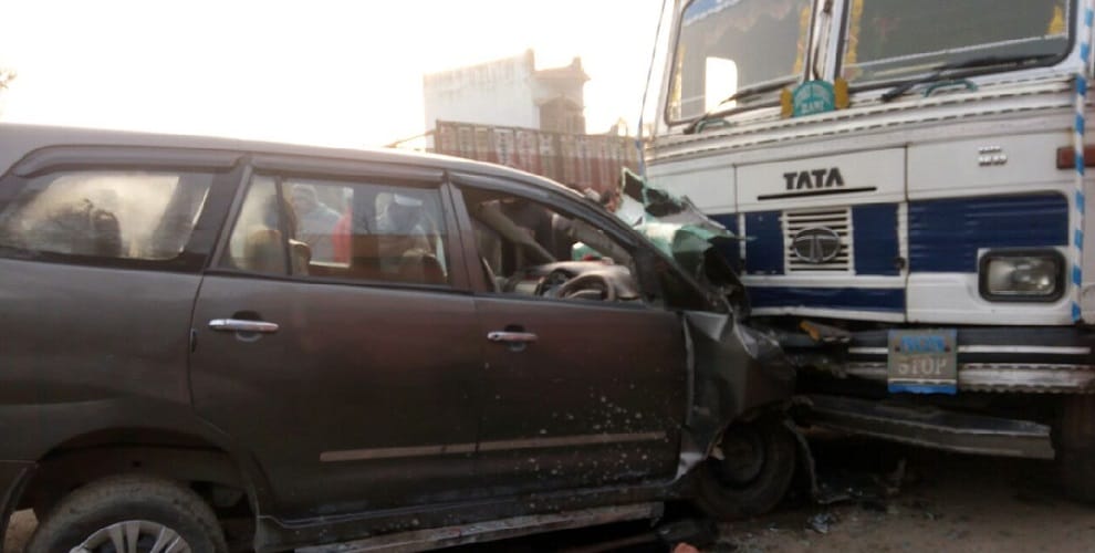 Car driver blinks and death two women, five injured including woman