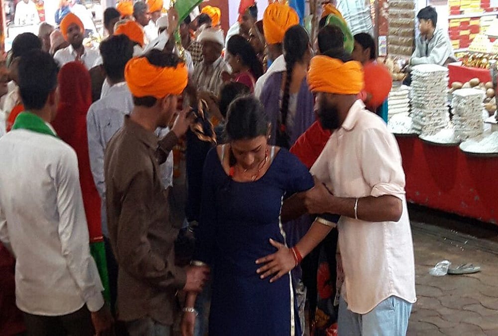 rajasthan jaisalmer people make a woman dance on dj and torture her due to superstition 