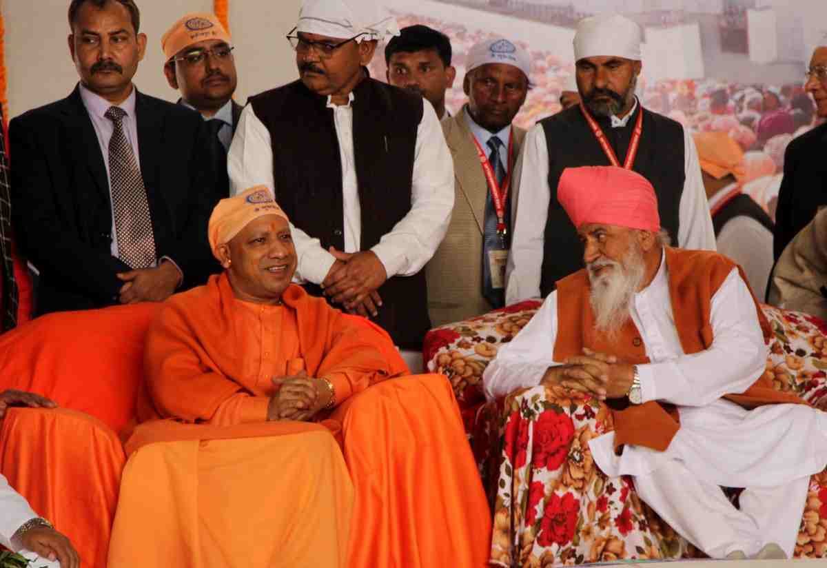Yogi adityanath reached saint ravidas temple in varanasi