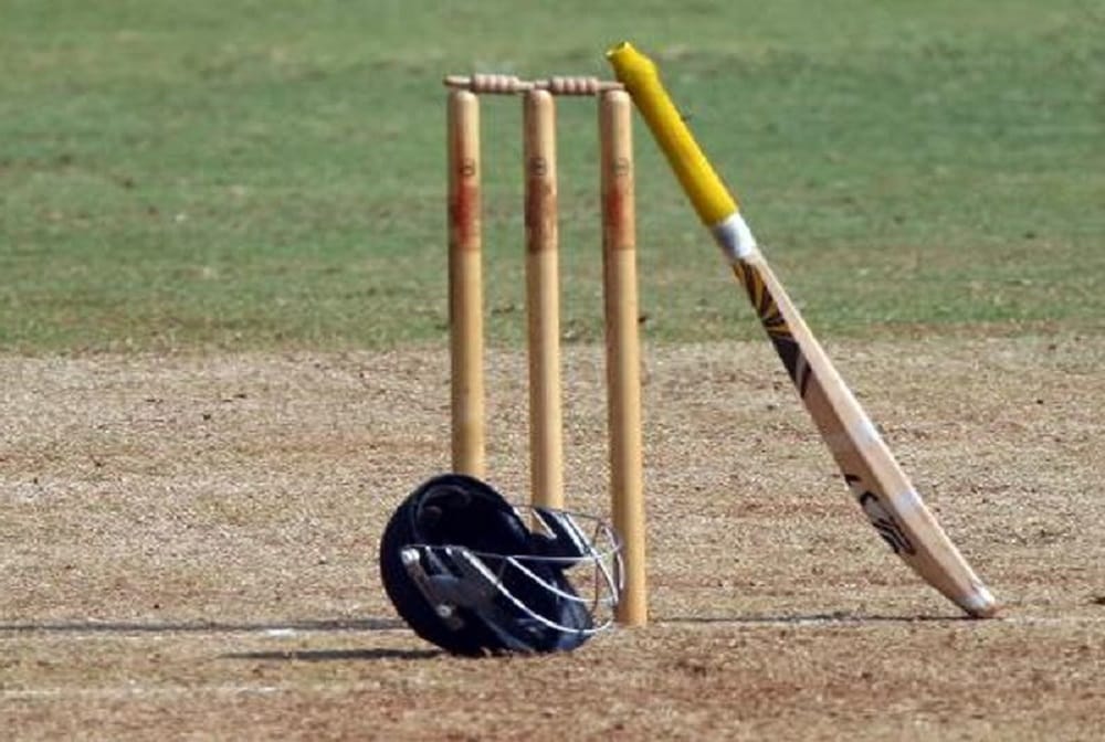 Indian coach teach playing cricket to australian cricketer