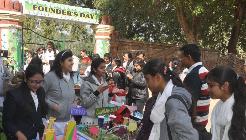 group exhibition organized in agra 