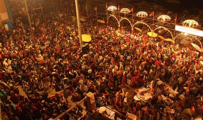 Devotee come from ganga snan occasion on magha purnima in varanasi