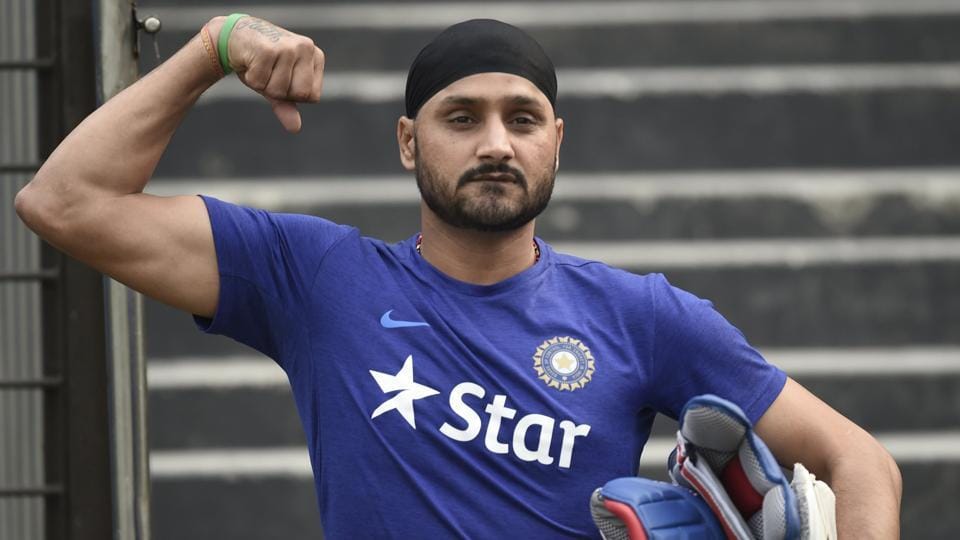 When Harbhajan singh makes fun of team india captain Sourav Ganguly