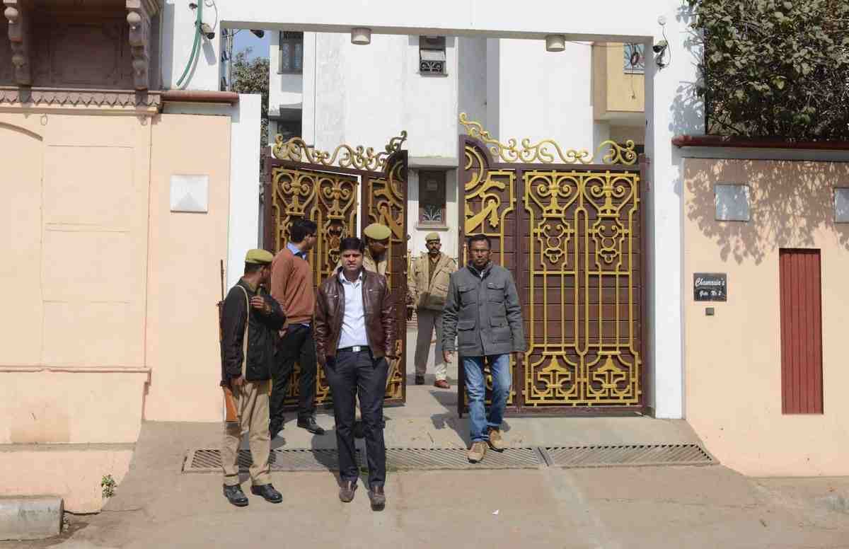 Income tax department raid in businessman of varanasi