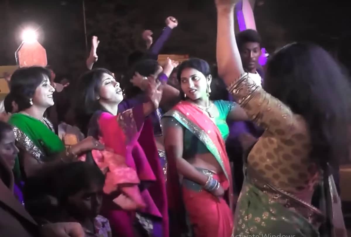  US families book entire theatre and dance to Ghoomar dressed as Padmavati