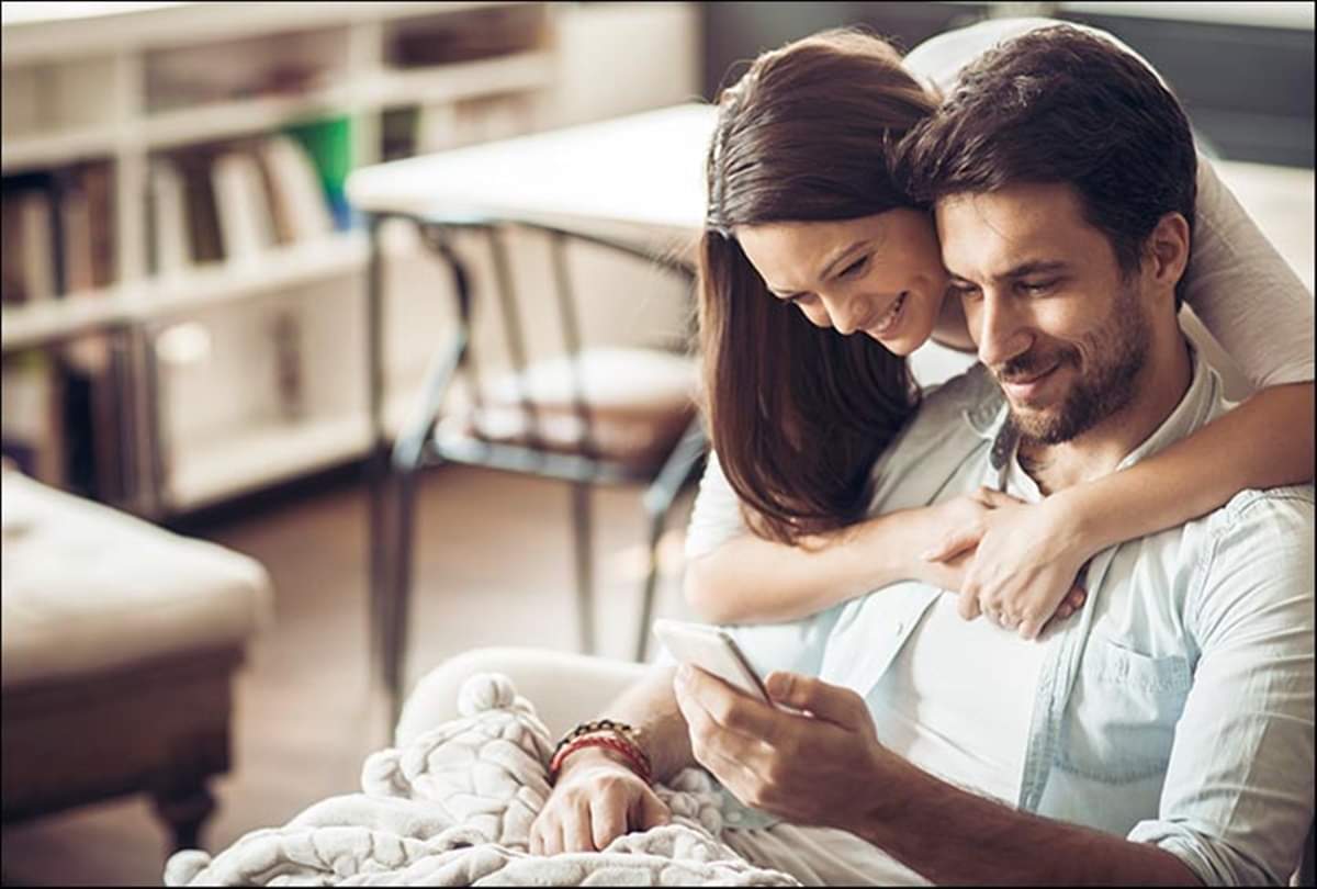 VIDEO : people oversharing on social media are insecure it destroys relationships