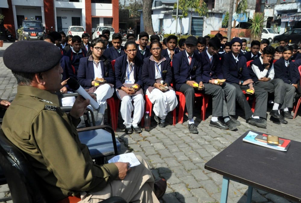 students visit rishikesh kotwali to know about cyber crime
