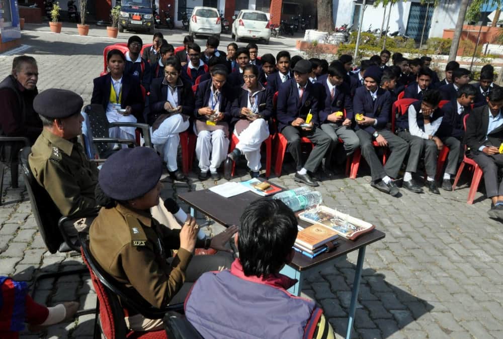 students visit rishikesh kotwali to know about cyber crime