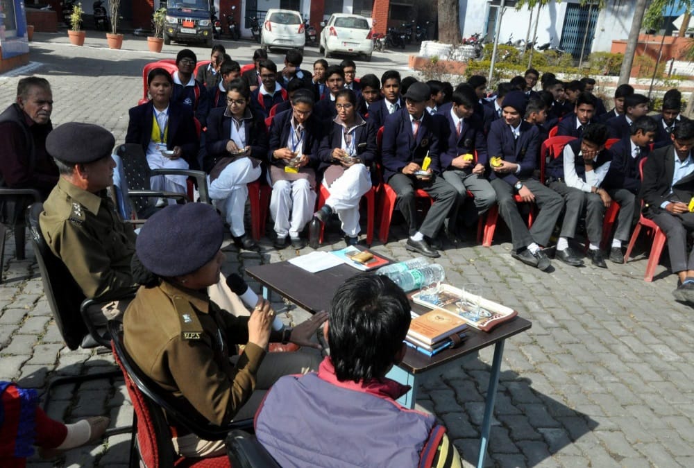students visit rishikesh kotwali to know about cyber crime