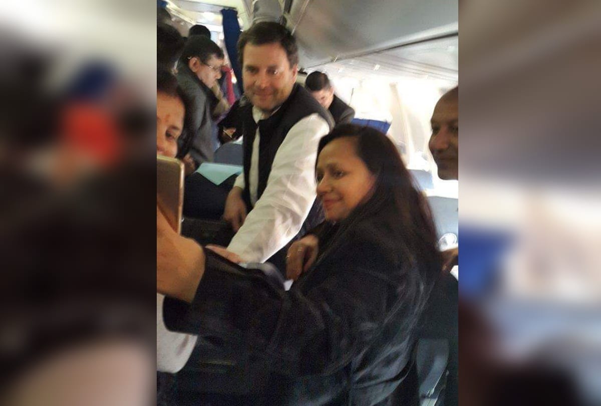 rahul gandhi helps his co passenger in a flight in keeping their luggage in overhead cabin