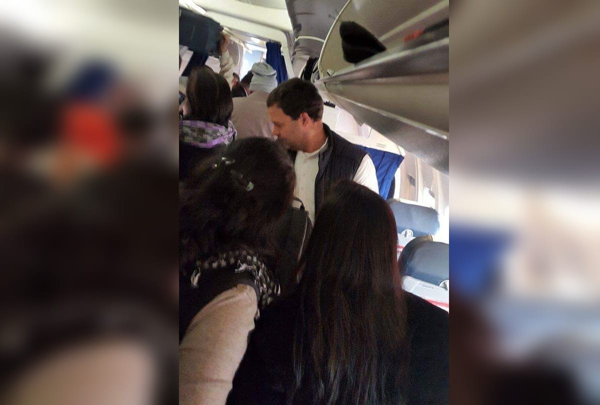rahul gandhi helps his co passenger in a flight in keeping their luggage in overhead cabin