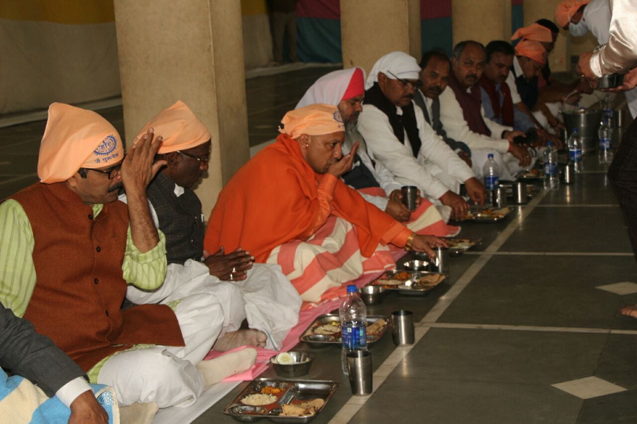 Yogi adityanath reached saint ravidas temple in varanasi