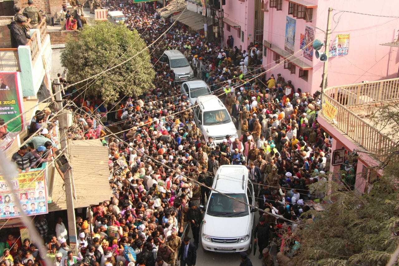 Yogi adityanath reached saint ravidas temple in varanasi