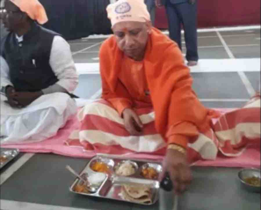 Yogi adityanath reached saint ravidas temple in varanasi