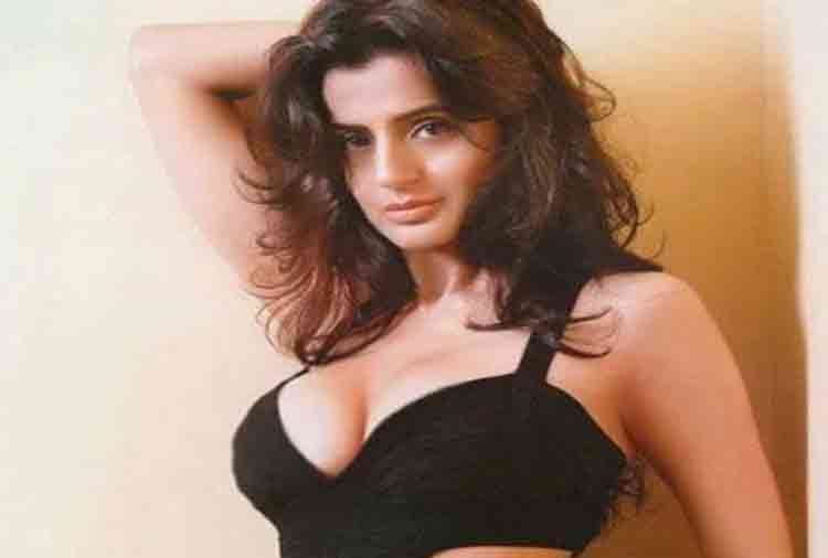 ameesha patel shared a bold photo of revealing clothes people write ugly comments