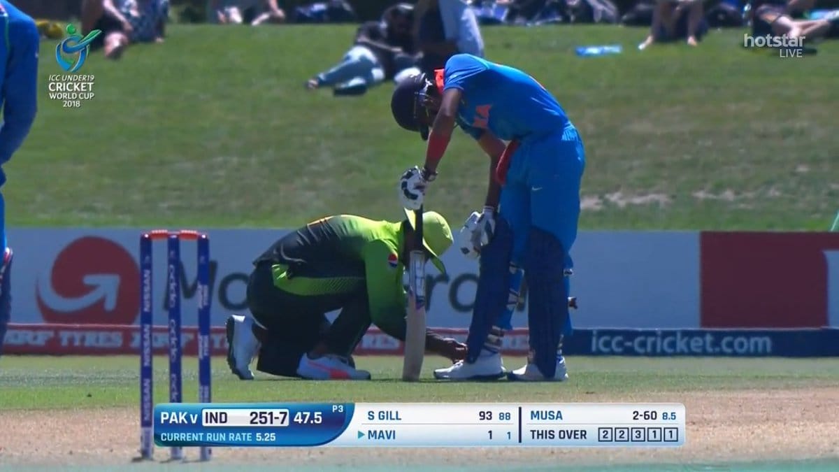 pakistani cricketer tied indian cricketer shubman gill shoe laces