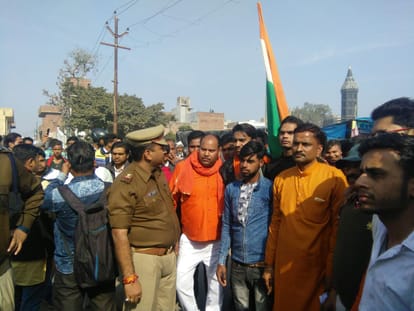 Agra VHP and bajrang dal activist taking out tiranga yatra