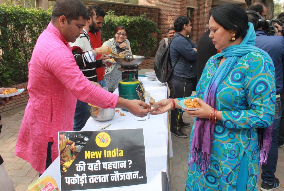 modi's unemployment statement gone wrong, students protest by making pakodas