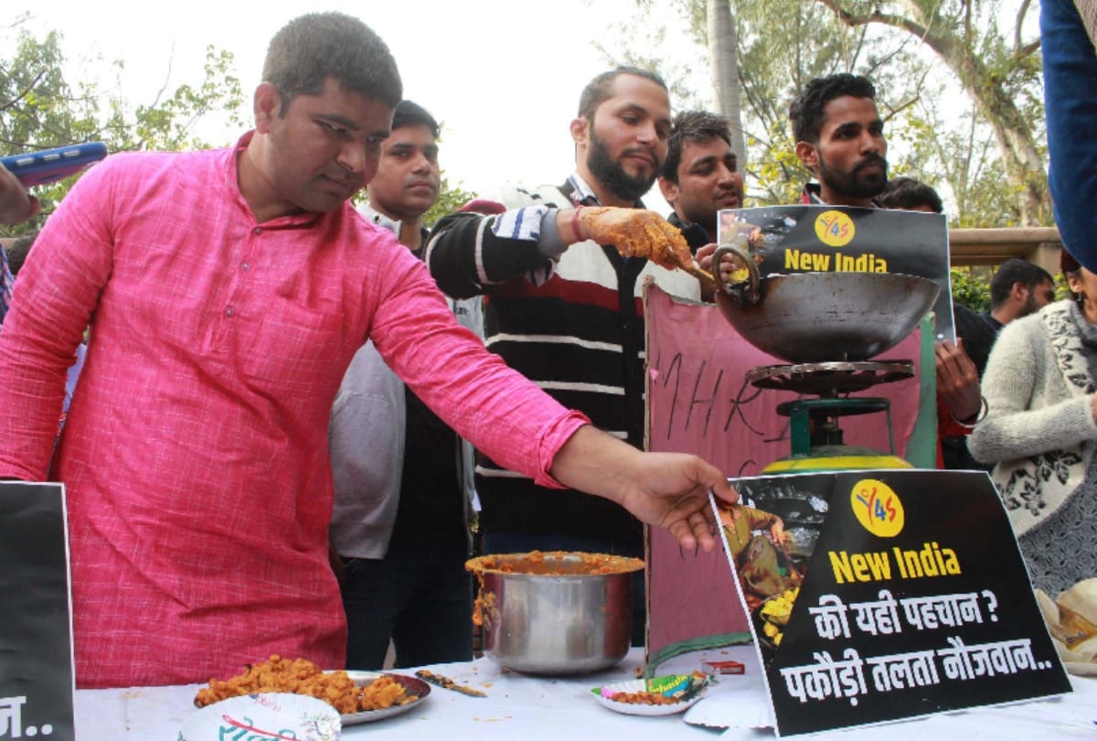 modi's unemployment statement gone wrong, students protest by making pakodas