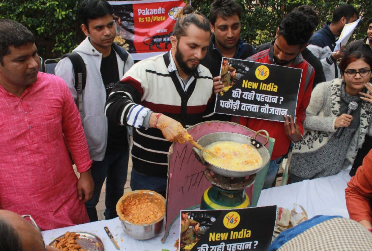 modi's unemployment statement gone wrong, students protest by making pakodas