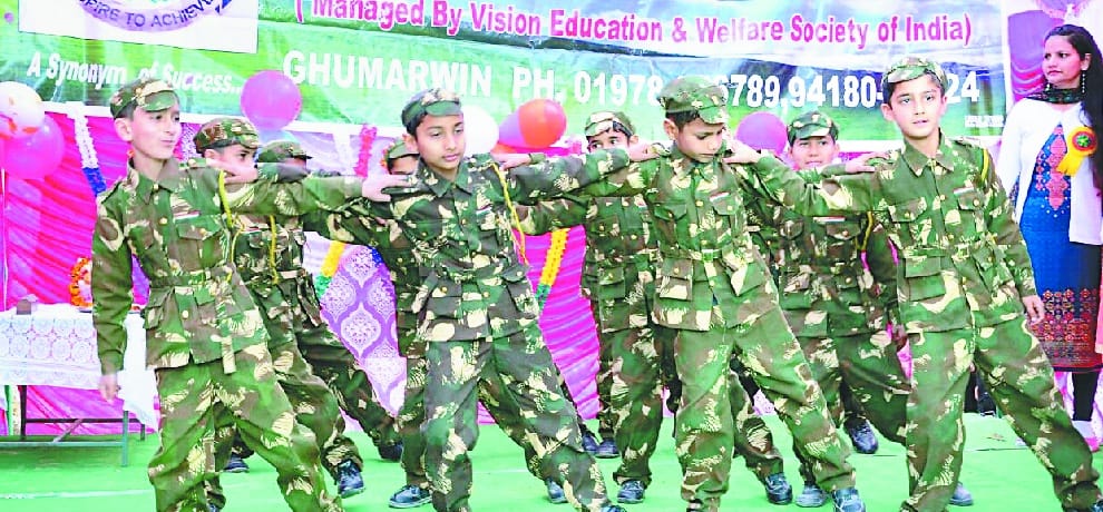 पहाड़ी, हिंदी व पंजाबी गानों पर बच्चों ने मचाया धमाल