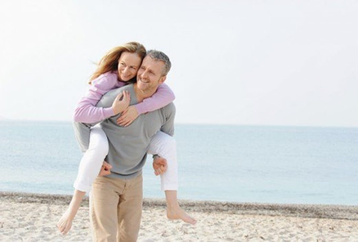 young guys love to date older women 