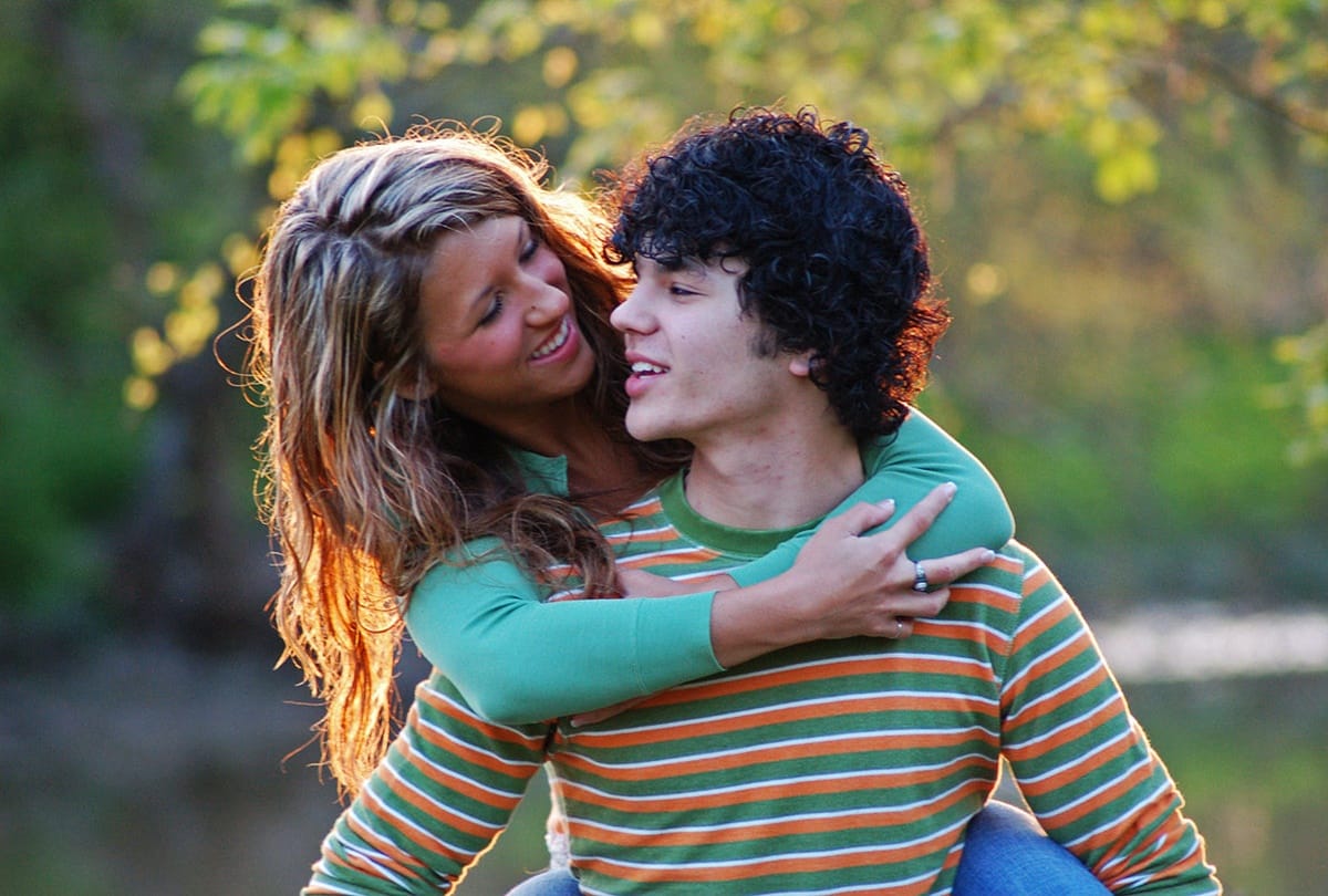 young guys love to date older women 