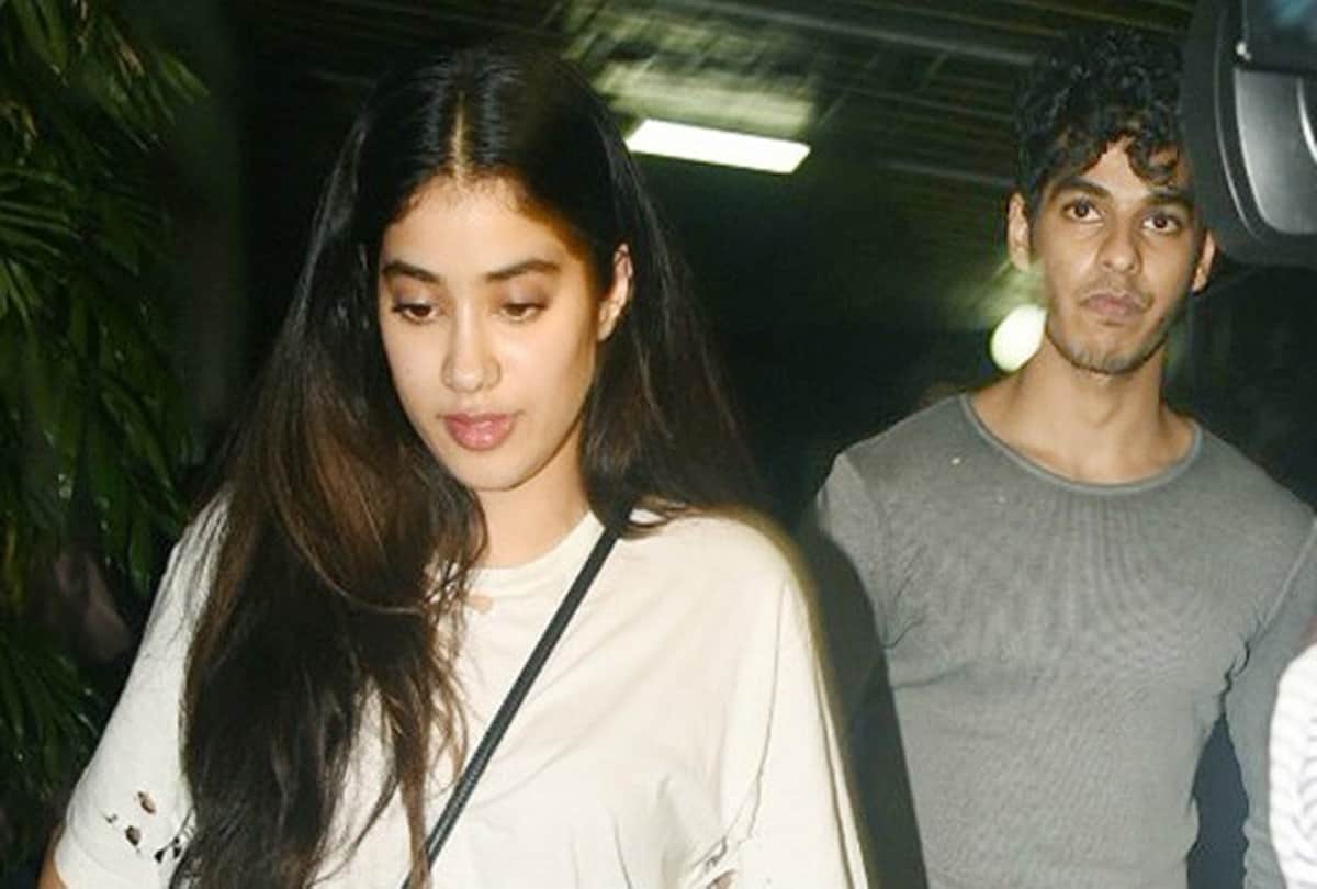 Ishaan Khatter And Janhvi Kapoor Get Intimate Inside A car at dhadak shooting
