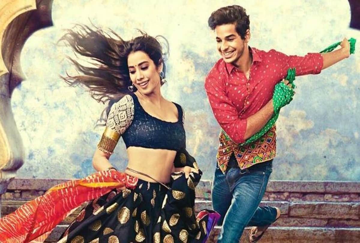 Ishaan Khatter And Janhvi Kapoor Get Intimate Inside A car at dhadak shooting