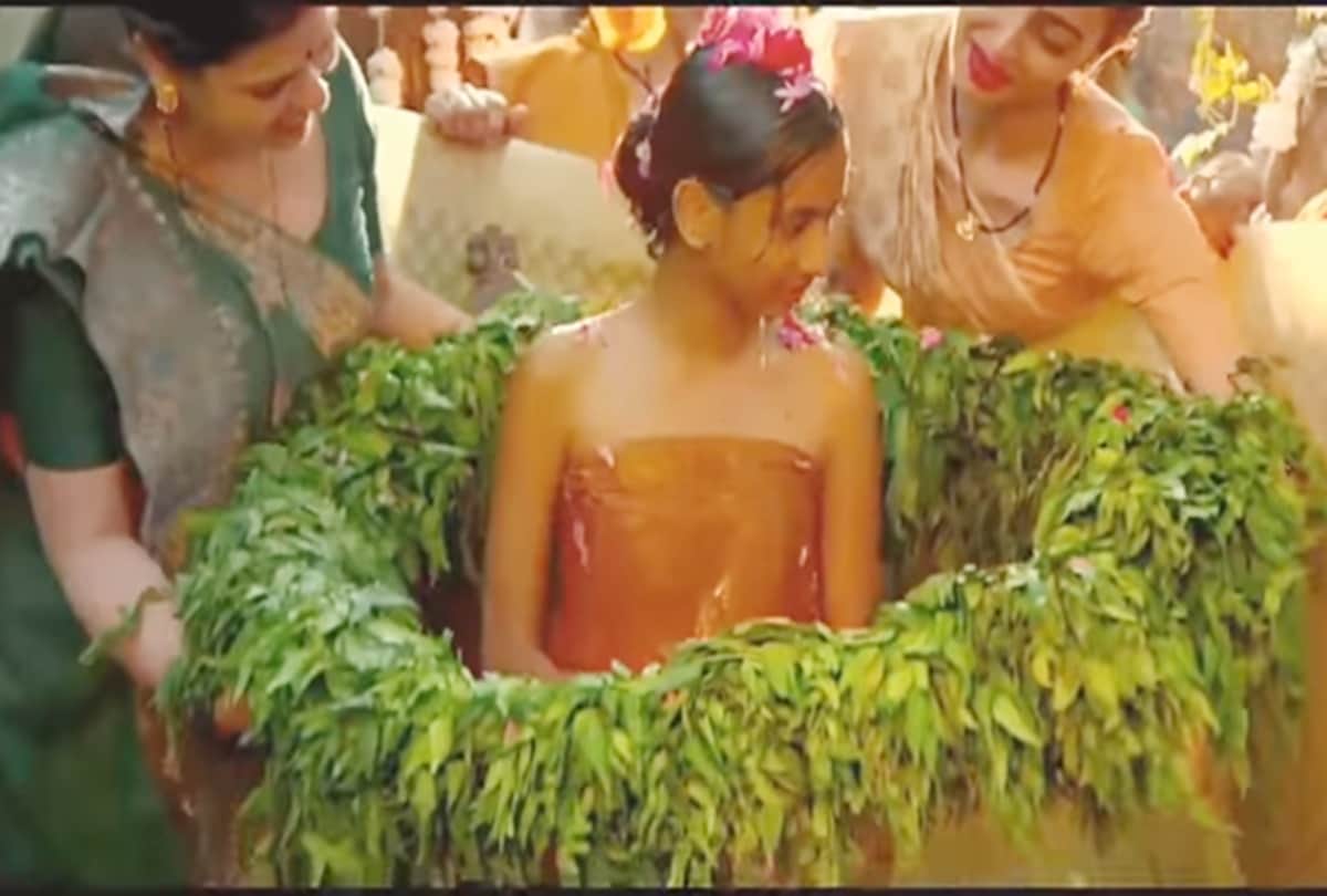 Akshay Kumar Film Padman third song Sayaani released celebrating a girl first period