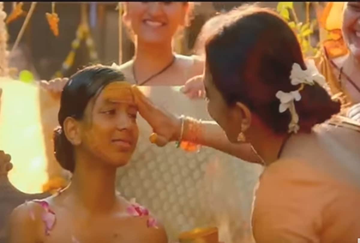 Akshay Kumar Film Padman third song Sayaani released celebrating a girl first period