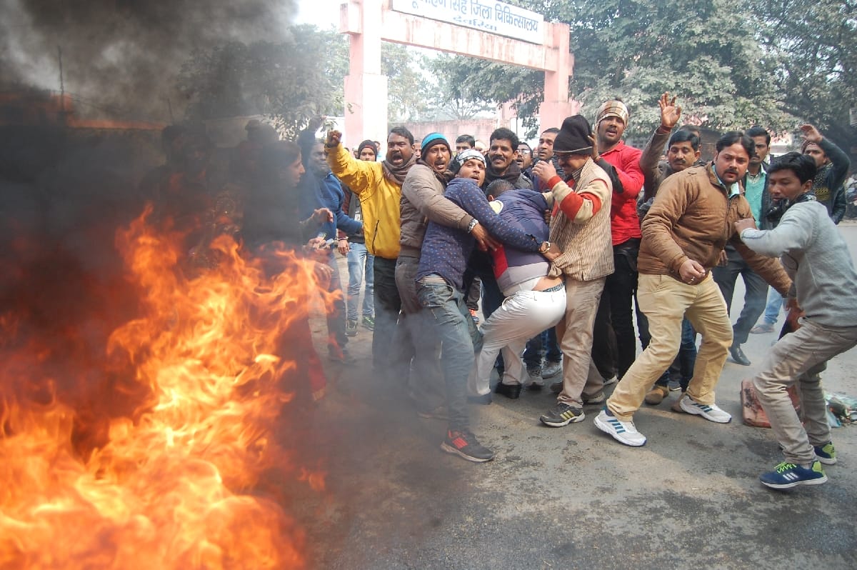 एंबुलेंस चालक ने की आत्मदाह की कोशिश