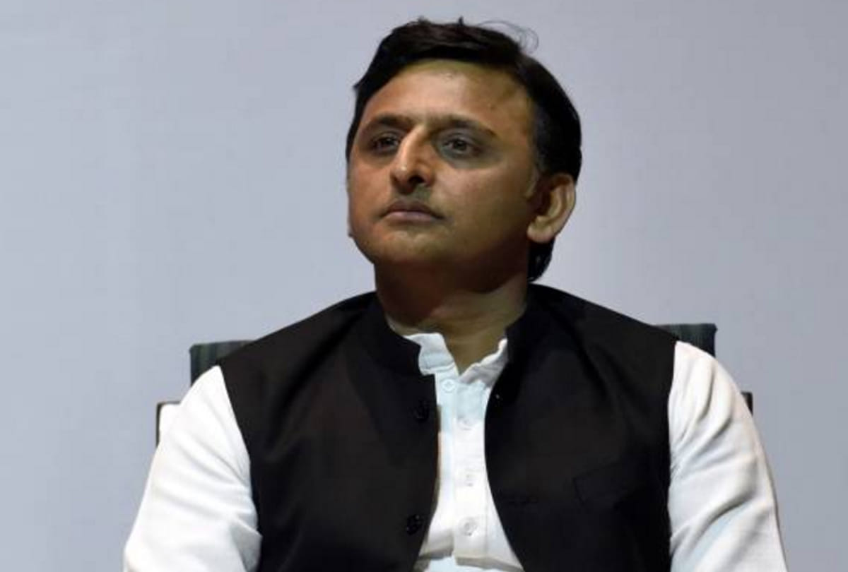 akhilesh yadav says that no any poor have name modi titile