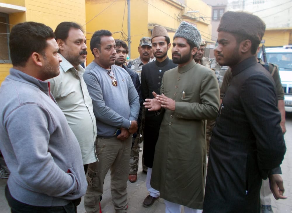 AMU delegation meets IG aligarh in kasganj violence case