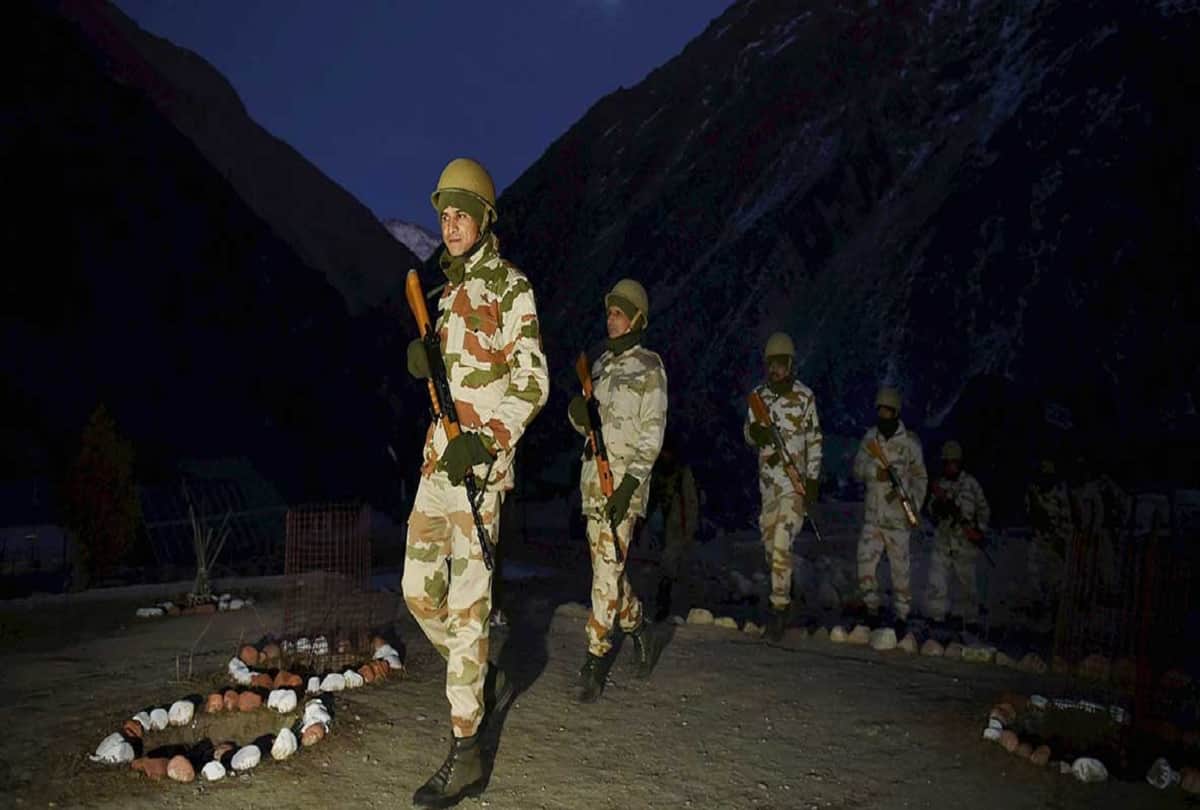 On uttarakhand barahoti Border Indian Soldiers patrolling without arms