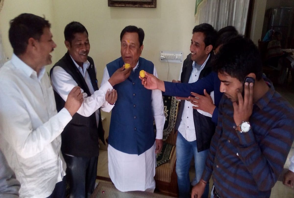 rajasthan by elections re celebrations begins at congress party offices in alwar ajmer bhilwara