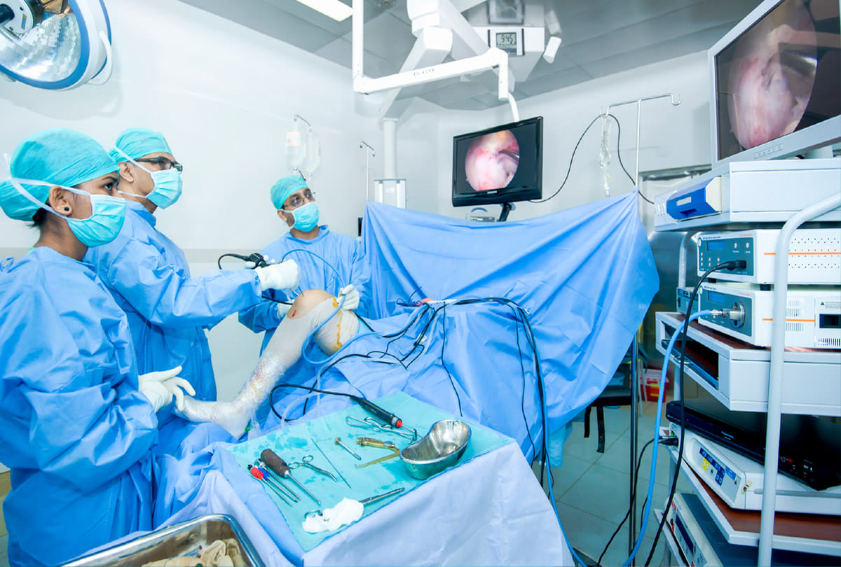 bandage left in stomach in operation of woman 