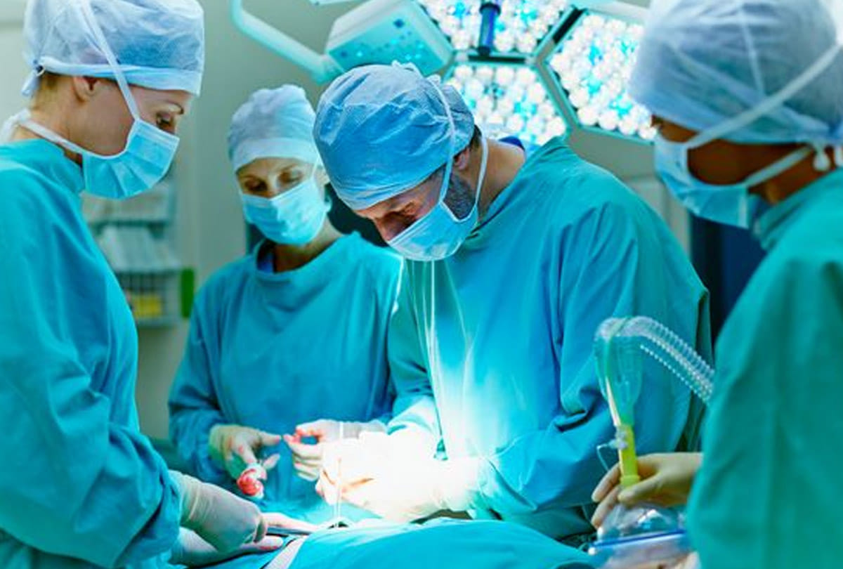 bandage left in stomach in operation of woman 