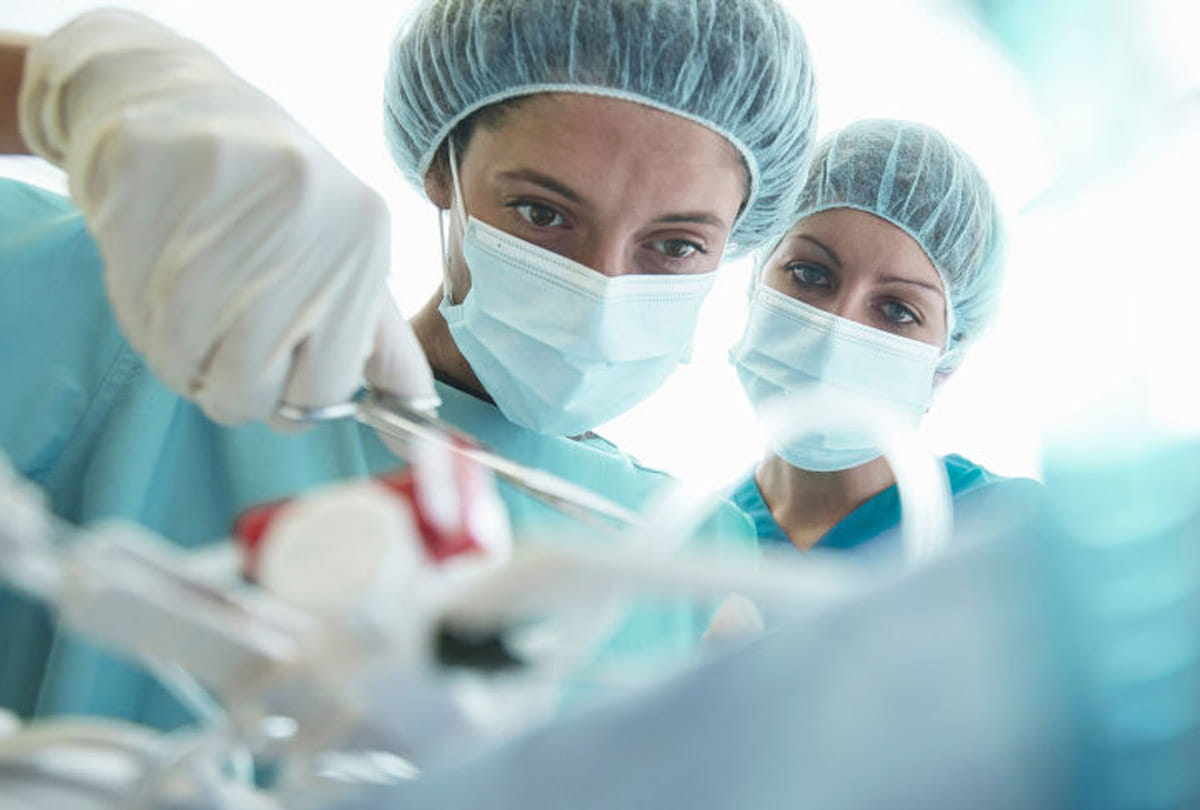 bandage left in stomach in operation of woman 
