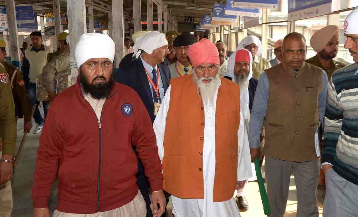 devotee going return from sain ravidas birth place
