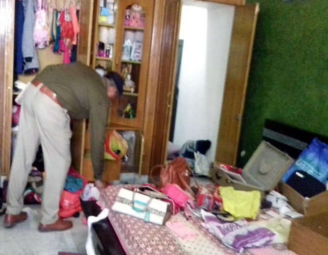 gold robbery in karnal house on gun point