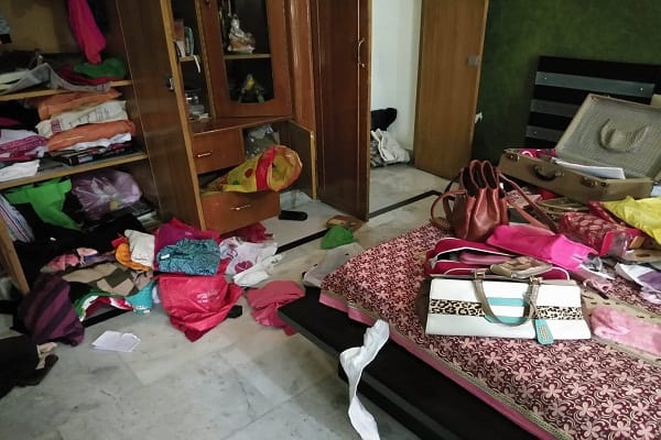 gold robbery in karnal house on gun point