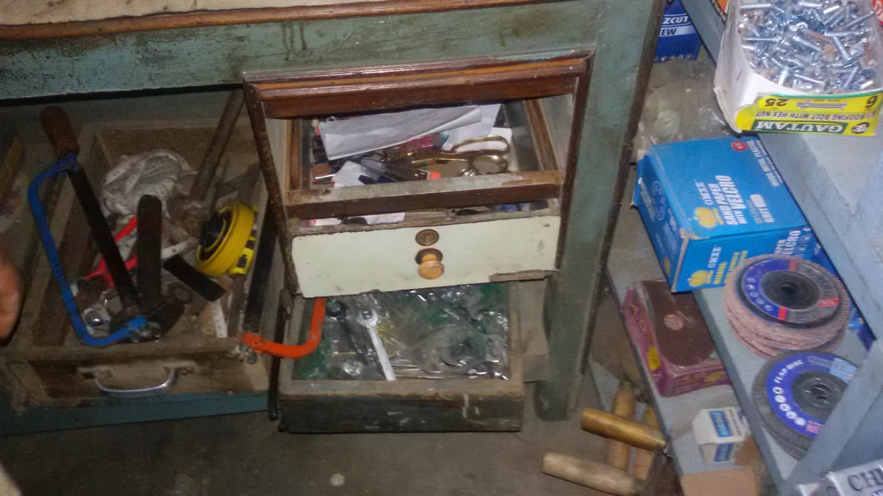 store 40 thousand cash and silver coins stolen.